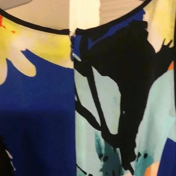 Vince Camuto floral sleeveless maxi dress with key hole top.  Size 2 - Picture 5 of 7